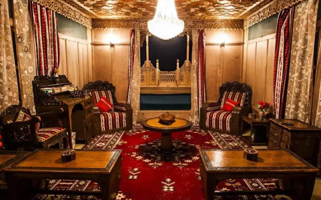 Humayun Palace Houseboat