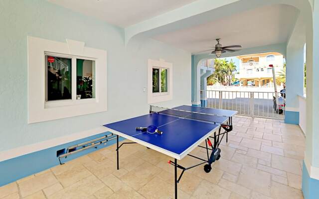 Canal-Side Getaway - 3 Br Home