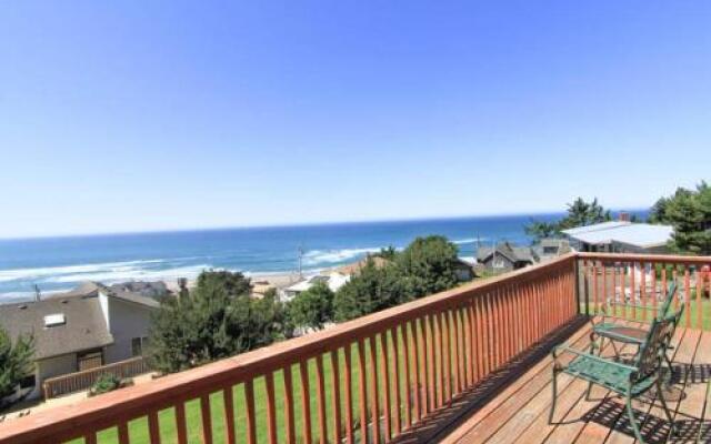 Hillside - 4 Br home by RedAwning