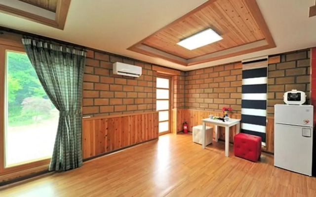 Gapyeong Hwangtoeun Pension and Glamping