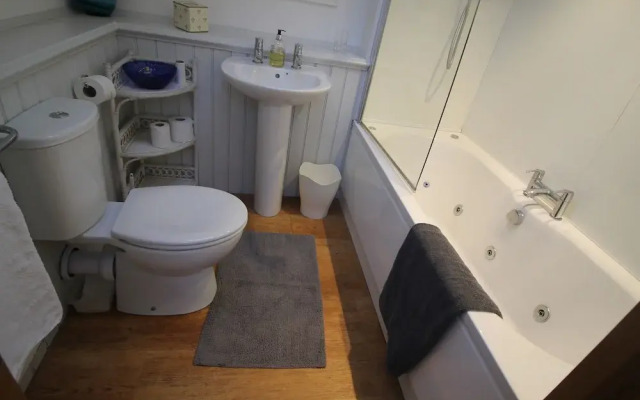 The Philog Home By Cardiff Holiday Homes