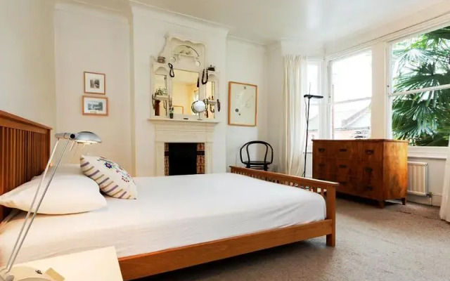 Veeve  2 Bed House Hazeldene Road Chiswick