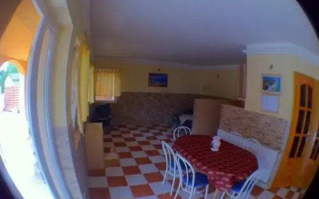 Granada Medencés Apartmanház