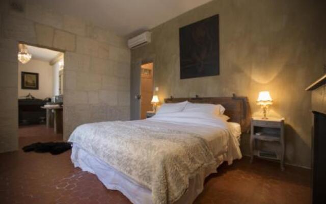 La Maison Des Baux Arts