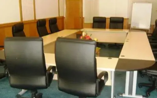 Lanai Gurney Corporate Suites