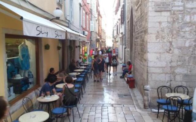 Old Town Paradise Apartments&Rooms