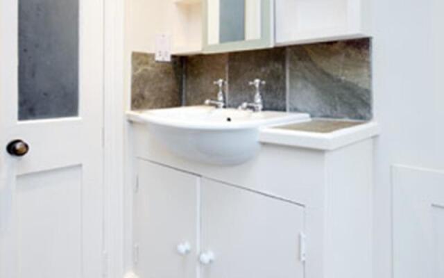 Veeve  4 Bed Family House On Broadhinton Rd Clapham