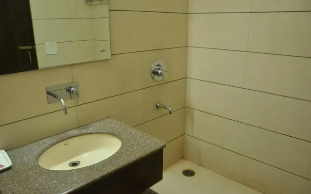 OYO 15534 Hotel Milan Palace