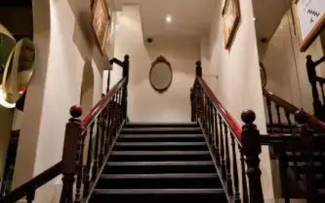 Ambassadors Hotel