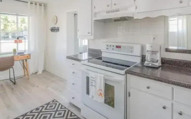 3BR Phoenix Home Back yard byWanderJaunt