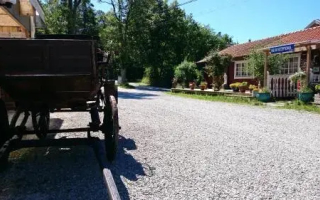Hälluddens Stugby och Vandrarhem