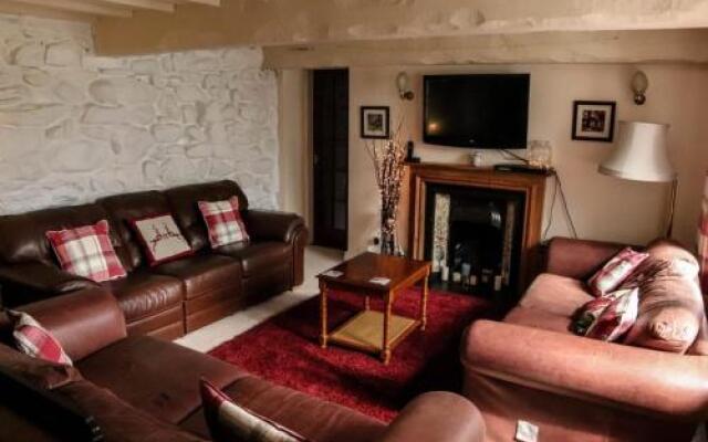 RHOS UCHAF. Country House. B+B