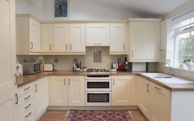 Veeve  House Ashlone Road Putney