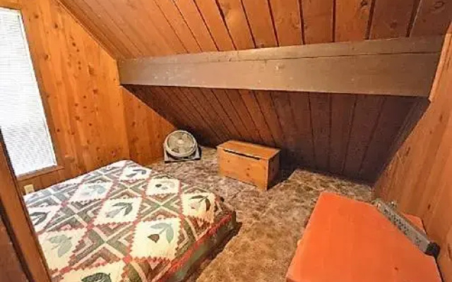 Cruthirds - 3 Br condo by RedAwning