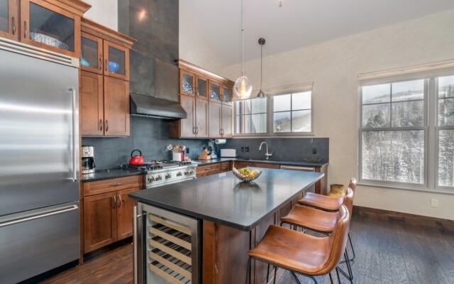 Breathtaking Mountain Views - 3 Br Townhome