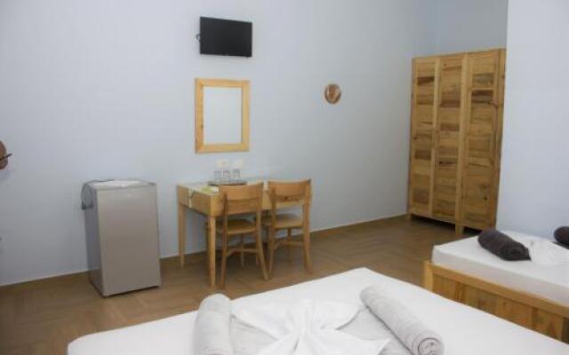 Dena Guesthouse & Art