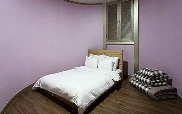 Apple farm stay