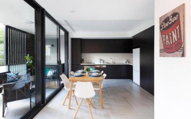 Modern, new 2 bed in the heart of Darling Harbour