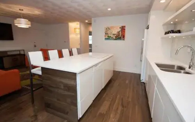 Plaza 2700 Luxury Beach Suites