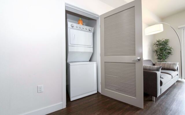 Hollywood Apartments by Barsala