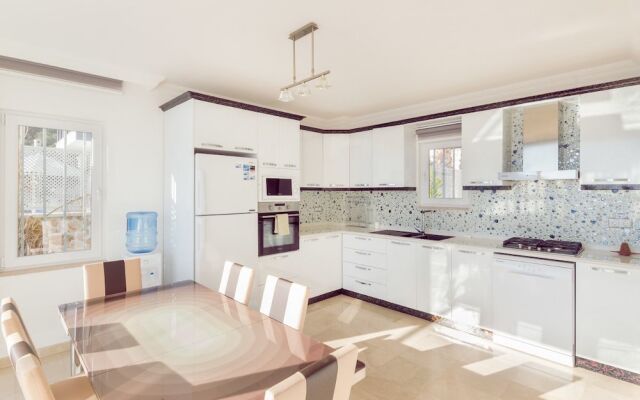 Villa Manolya by Akdenizvillam