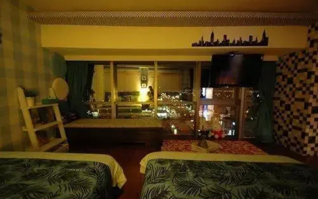 Glass House B & B