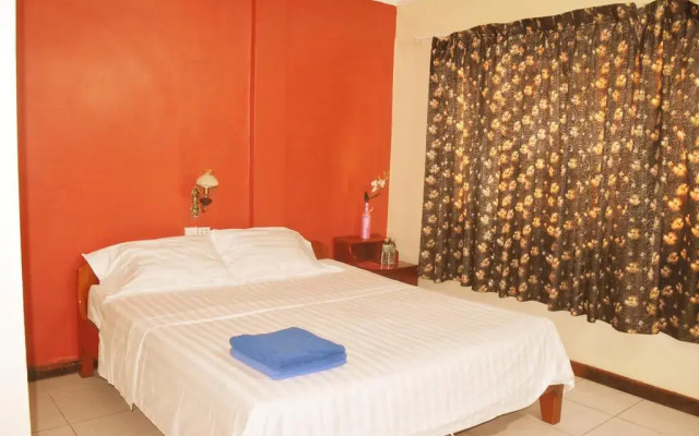 LES PARIGOTS guest house