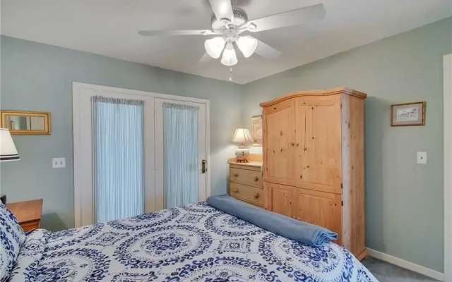 Pelican Bay 42 by RedAwning