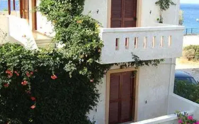 Akrotiri Apartments