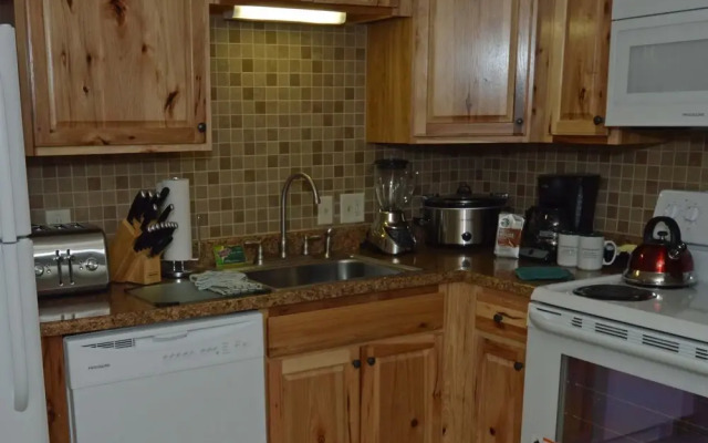 2 Br: Silvercreek 1215