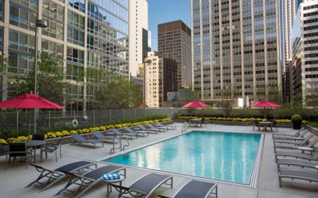 Global Luxury Suites at the Chicago Loop