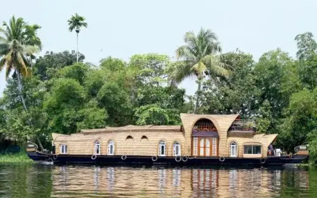 Lakelands Cruises