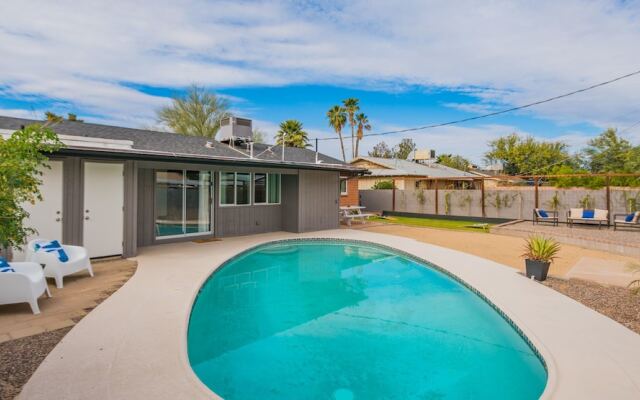 Spacious 4BR Home Pool by WanderJaunt