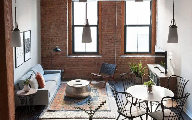 Bright South Loop Suites by Sonder