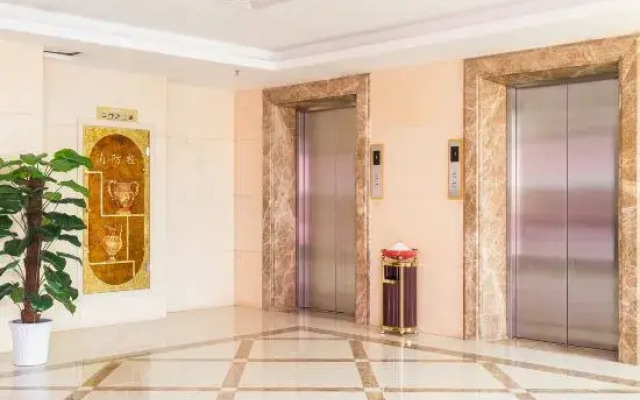 King We Holiday Hotel