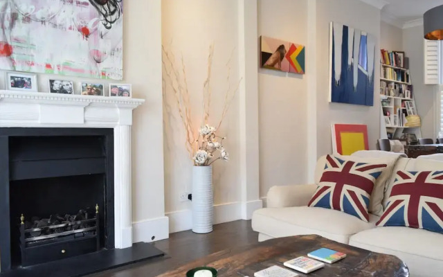 Veeve  2 Bed House Dymock Street Fulham