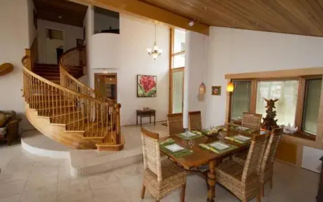 Honolulu Waterfront Villa