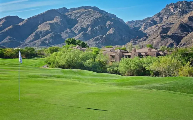 The Greens and Ventana Canyon 3115E