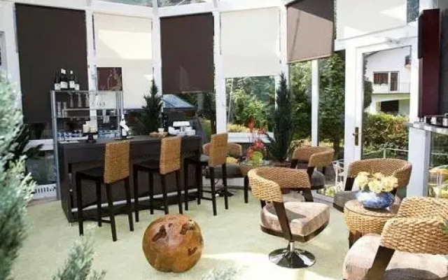 Rebekka mit Haus am Brühl