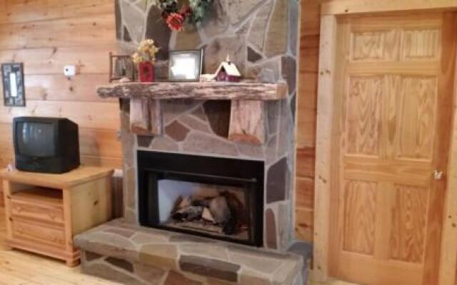 Mountain Dreams - 4 Br home by RedAwning