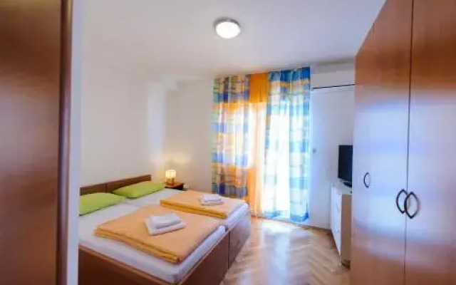 Apartment and Rooms Iva