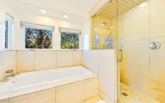 Relaxing 6BR La Jolla Retreat