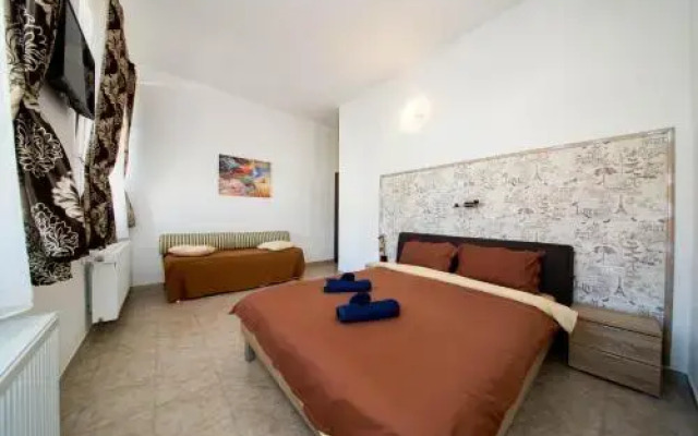 Boul Rosu Residence