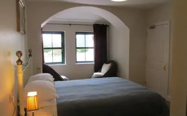 Lakeview Courtyard Cottage