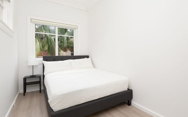 Newly Renovated Apt Close to CBD Unit 1