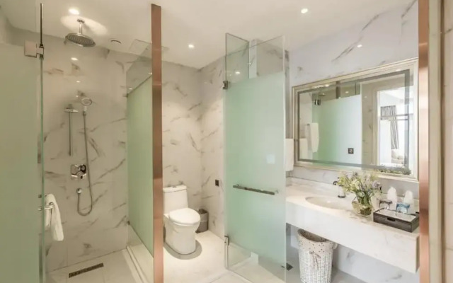 Floral Hotel Rve Elements