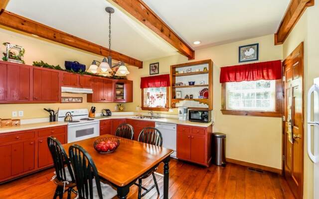 Bear Hill - 2 Br home by RedAwning