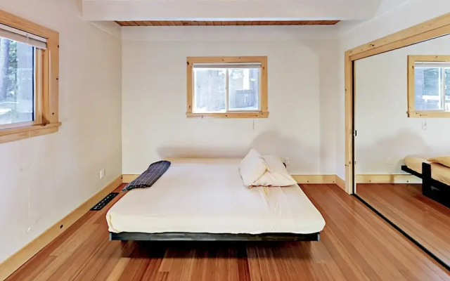 Chic Ski Retreat - 4 Br Home