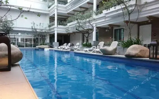 Xinyibao Hong Kong Fengli Luxury Hotel (Feihua Touch Water Shop)