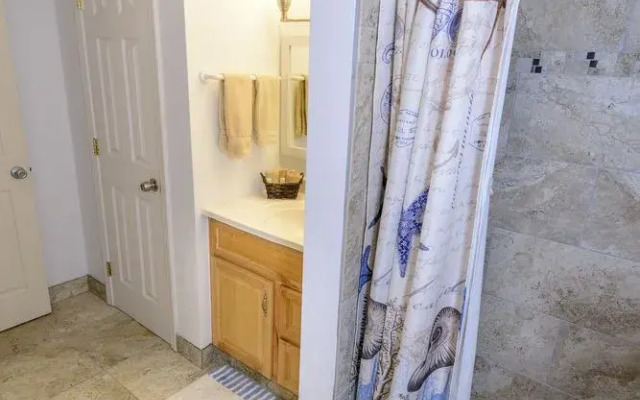 Hale Kai 208 - 2Br Condo